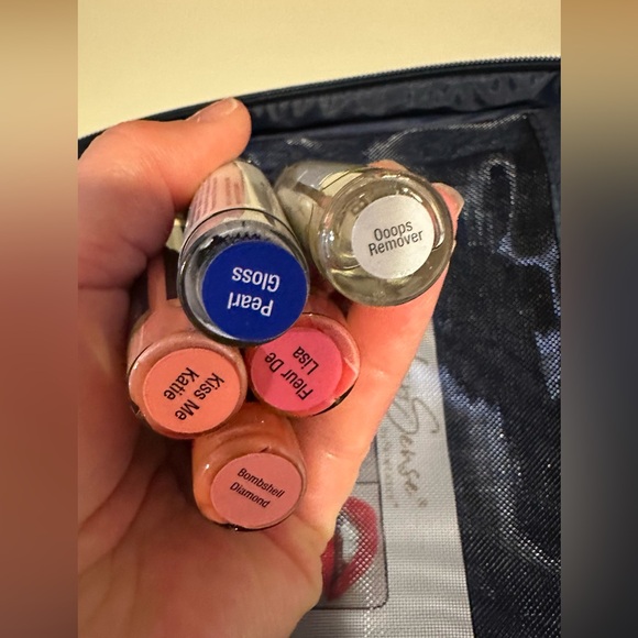 LipSense with amazing makeup case + mirror! - Picture 5 of 12